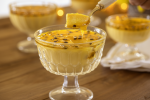 Receita de Mousse de Maracujá com a Fruta